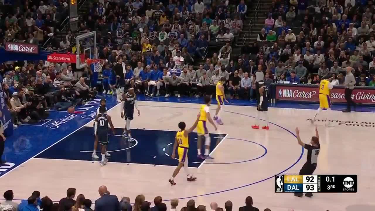 Highlight] Anthony Davis carrying the Lakers as he hits the buzzer beater 3  to take the lead! : r/nba